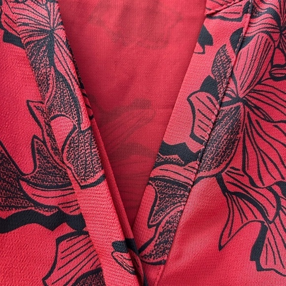 COLDWATER Creek/ Red/Blk Floral Longsleeve/ Blouse/ Size M / 10-12 - Picture 4 of 10
